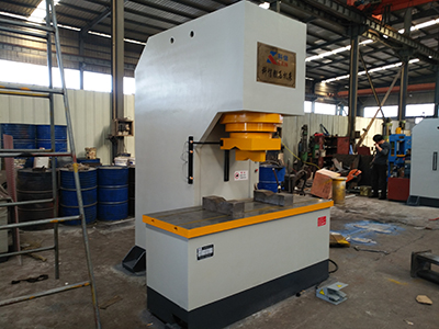 單柱液壓機(jī)