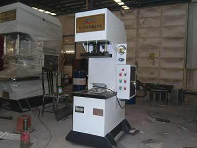 YL41-10T單柱液壓機